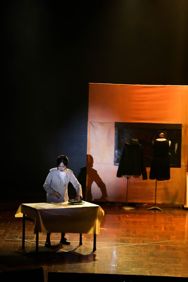 Lạc vào giữa hai thế giới thực - ảo với vở nhạc kịch English Performance ảnh 6