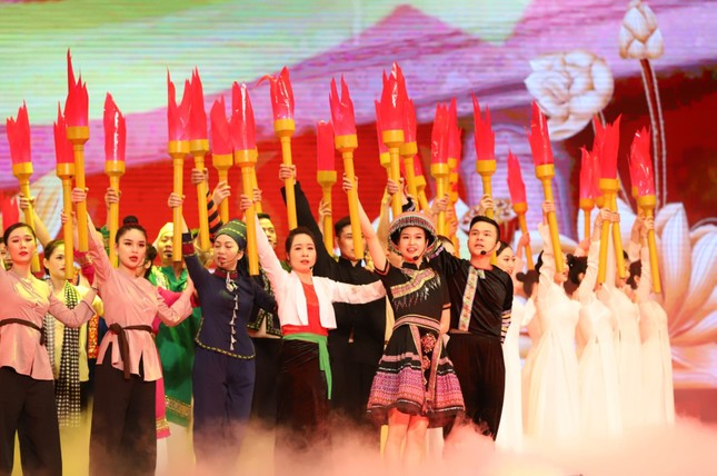 Chủ tịch Hồ Chí Minh là biểu tượng cao đẹp nhất của chủ nghĩa yêu nước ảnh 1