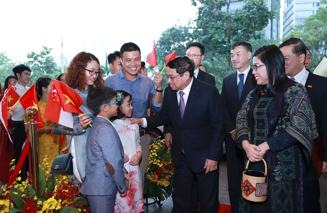 Thủ tướng Phạm Minh Chính và Phu nhân đến Singapore, bắt đầu các hoạt động thăm chính thức ảnh 3