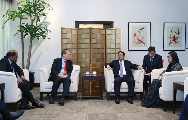 Thủ tướng Phạm Minh Chính và Phu nhân đến Singapore, bắt đầu các hoạt động thăm chính thức ảnh 2