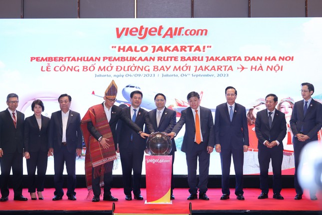 Thủ tướng chứng kiến lễ công bố mở đường bay thẳng đầu tiên Jakarta – Hà Nội ảnh 1