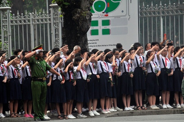 Thương tiếc tiễn đưa nguyên Thủ tướng Phan Văn Khải về đất mẹ ảnh 9