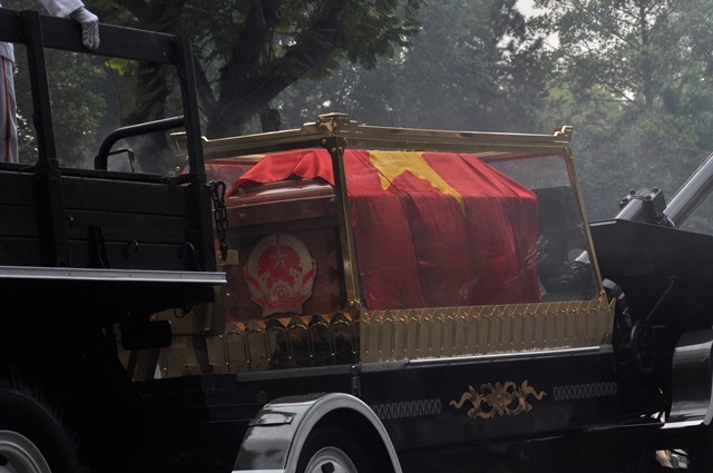 Thương tiếc tiễn đưa nguyên Thủ tướng Phan Văn Khải về đất mẹ ảnh 8