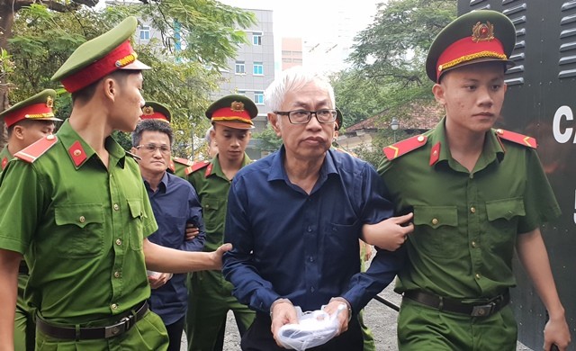 Một Phó tổng giám đốc DongA bank được trả tự do ngay tại tòa ảnh 1