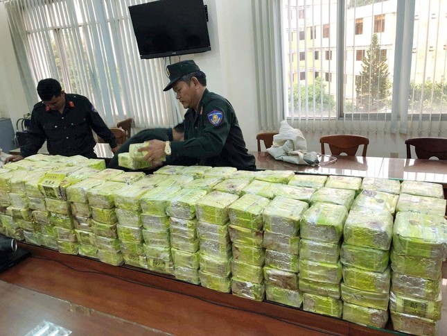 Khen thưởng các đơn vị phá chuyên án ma túy xuyên quốc gia ảnh 3