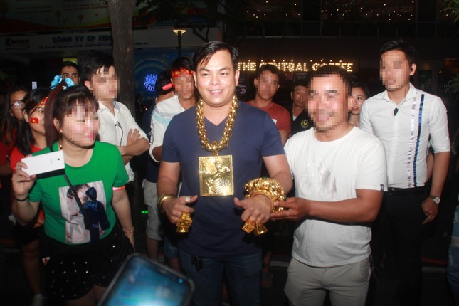Quán karaoke dính ma túy, 'đại gia nghiện vàng' có vô can? ảnh 2