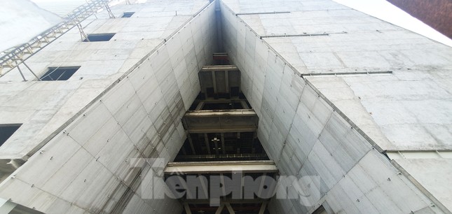 Cận cảnh tòa nhà triển lãm 800 tỷ xây dựng dang dở ở Thủ Thiêm ảnh 12