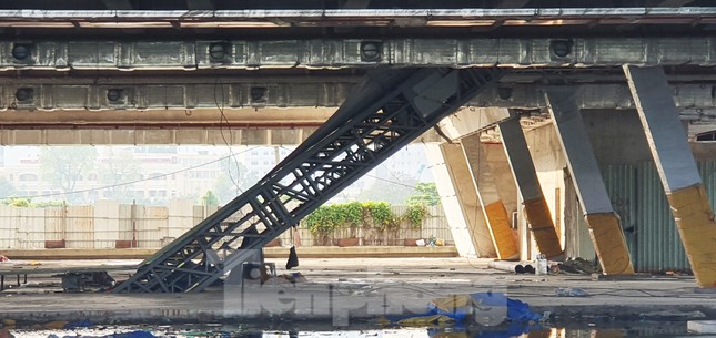 Cận cảnh tòa nhà triển lãm 800 tỷ xây dựng dang dở ở Thủ Thiêm ảnh 6
