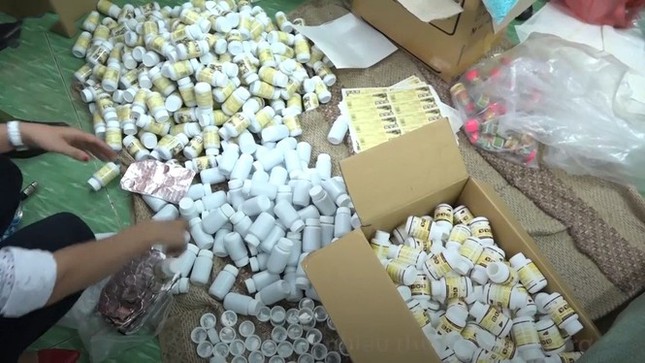Giám đốc công ty tân dược cầm đầu đường dây sản xuất thuốc giả ảnh 1