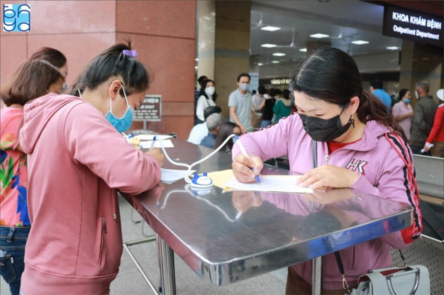 Bệnh viện hiến kế mô hình giảm nguy cơ lây nhiễm bệnh Covid-19 cho nhân viên y tế ảnh 6