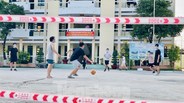 Từ trong khu cách ly: 'Tận trong đáy lòng thực sự rất xúc động và tôi đã khóc!' ảnh 3