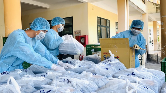 Từ trong khu cách ly: 'Tận trong đáy lòng thực sự rất xúc động và tôi đã khóc!' ảnh 2
