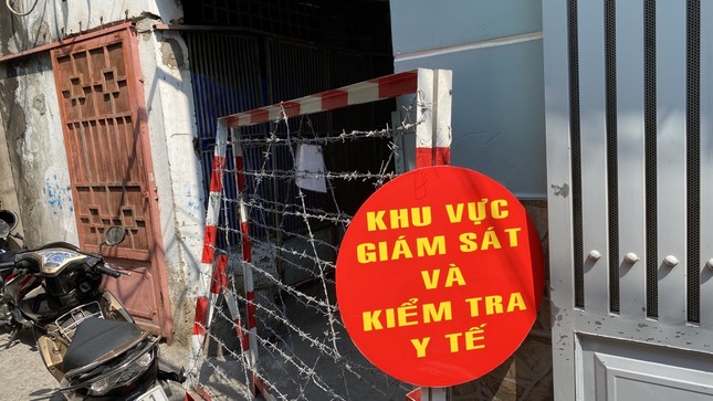 Vì sao bệnh nhân Covid -19 số 100 đi hành lễ nhiều lần trong thời gian cách ly? ảnh 1