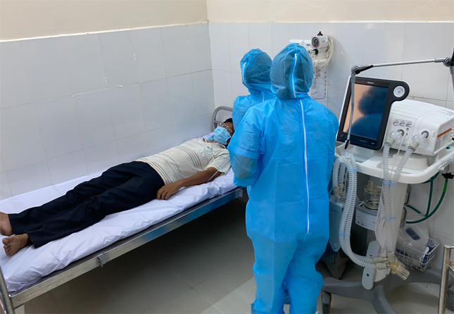 Sau 'ổ dịch' COVID-19 ở Bạch Mai, TPHCM rà soát tất cả các bệnh viện ảnh 2