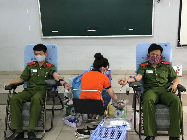 Hơn 600 Cảnh sát hiến máu cứu người mùa dịch COVID-19 ảnh 3