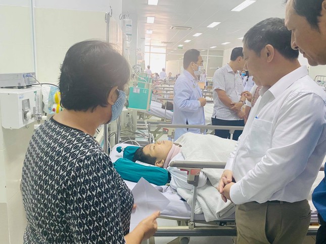 Công an vào cuộc điều tra vụ cây đổ đè 13 học sinh ảnh 2