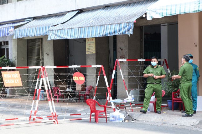 TPHCM khẩn trương truy tìm người đàn ông đi cùng xe với bệnh nhân 1451 và 1440 ảnh 1