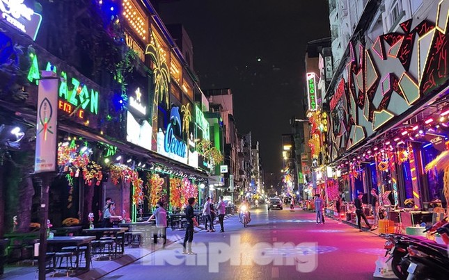 Quán bar, vũ trường, karaoke ở TPHCM được mở cửa trở lại ảnh 1