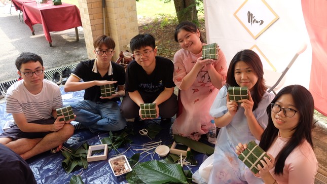 Du học sinh Việt tại Singapore tưng bừng đón Tết cổ truyền ảnh 3