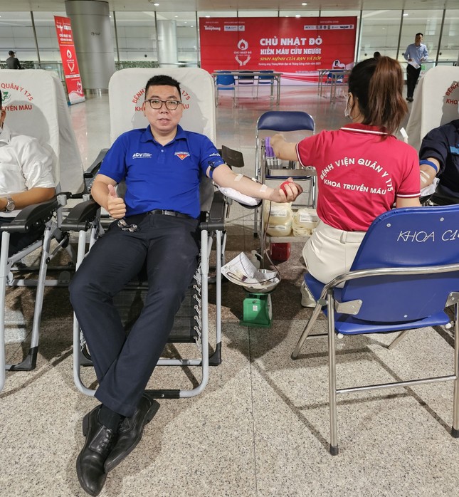 Sôi nổi Ngày hội hiến máu tình nguyện ‘Chủ nhật Đỏ’ tại Cảng Hàng không quốc tế Tân Sơn Nhất ảnh 15
