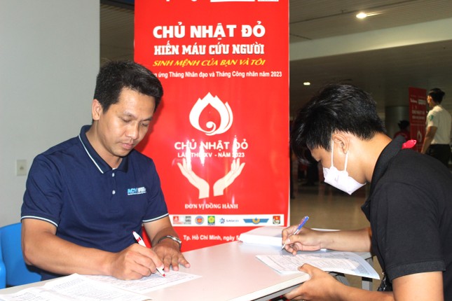 Sôi nổi Ngày hội hiến máu tình nguyện ‘Chủ nhật Đỏ’ tại Cảng Hàng không quốc tế Tân Sơn Nhất ảnh 13