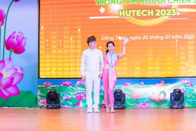 ‘Mùa Hè Xanh HUTECH 2023’: Đêm hội văn hóa gắn kết tình chiến sĩ với bà con tỉnh Đồng Tháp ảnh 5