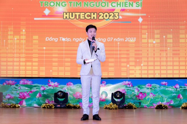 ‘Mùa Hè Xanh HUTECH 2023’: Đêm hội văn hóa gắn kết tình chiến sĩ với bà con tỉnh Đồng Tháp ảnh 10