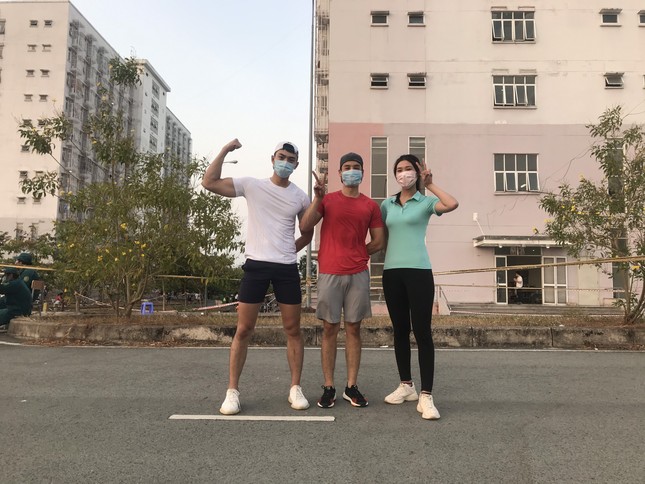 Nam vương Cao Xuân Tài kể chuyện cuộc sống trong Khu cách ly ảnh 2