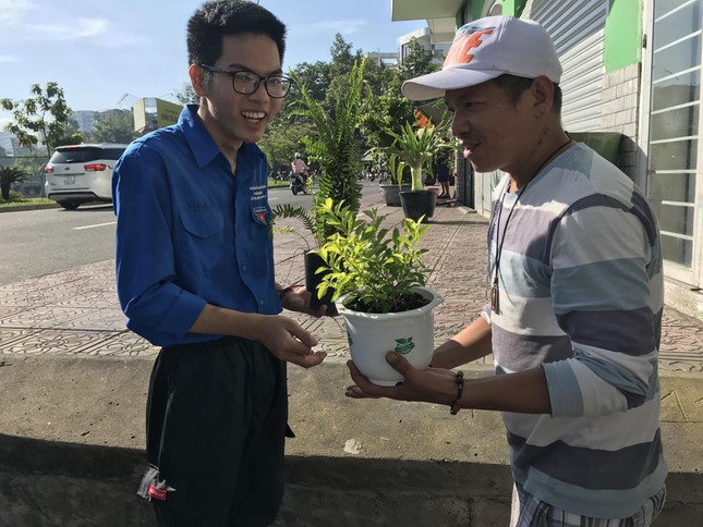 “Màu áo xanh” ra quân bảo vệ môi trường ảnh 7