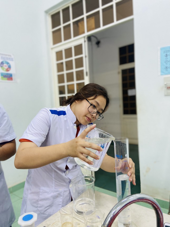 Làm dung dịch sát khuẩn cho chương trình “Thanh niên tình nguyện Hè 2020” ảnh 7