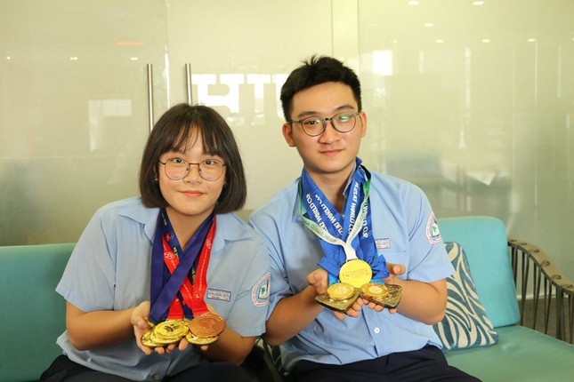 Trường ĐH Quốc tế Hồng Bàng trao học bổng cho hai Kiện tướng quốc gia ảnh 2