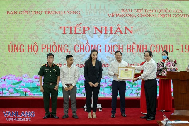 Trường ĐH Văn Lang cùng đồng hành tặng 500 máy thở MV20 phòng chống dịch ảnh 1