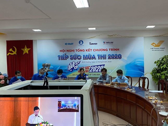 Tỉnh Đoàn Bình Dương trao tặng 50.000 khẩu trang y tế cho các cơ sở Đoàn ảnh 2