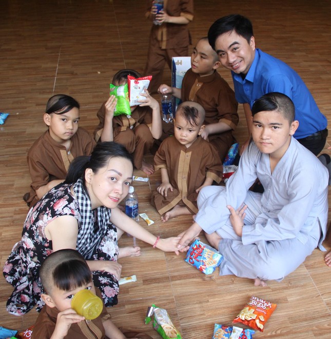 “Ấm áp nghĩa tình biên giới” ảnh 3