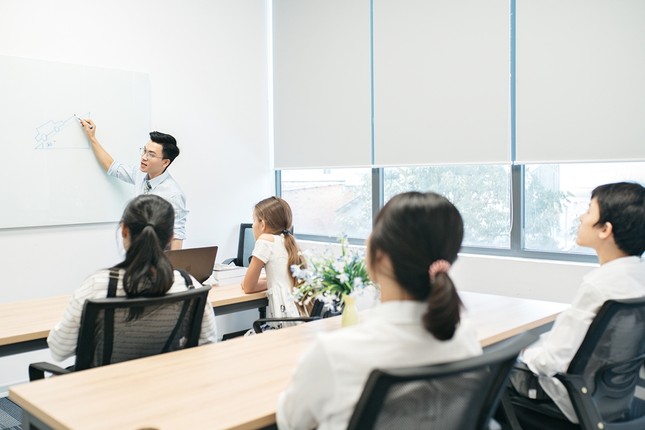 Từ chàng sinh viên tỉnh lẻ đến chuyên gia giáo dục quốc tế ảnh 2