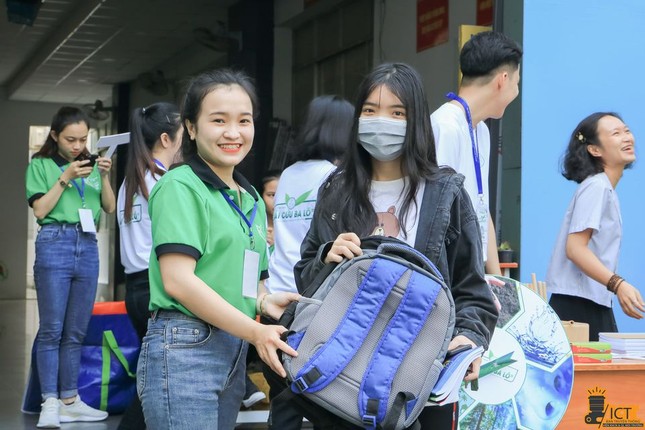 Hành trình "giải cứu" balô cũ ảnh 2