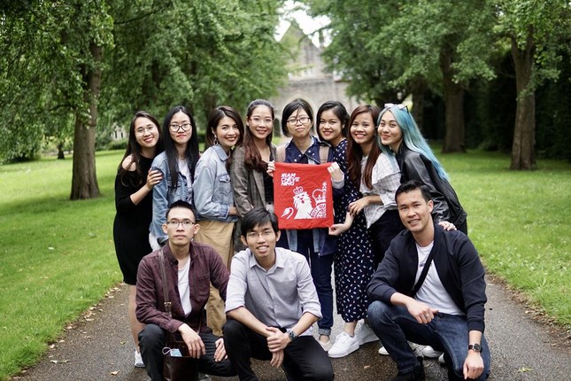 Nữ du học sinh Việt Nam gây chú ý với khóa luận "thời sự" về COVID-19 ảnh 3