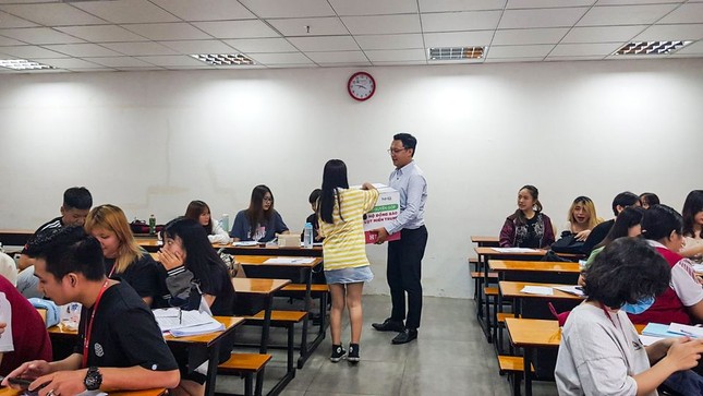 Sinh viên các trường phía Nam hướng về đồng bào miền Trung ảnh 2