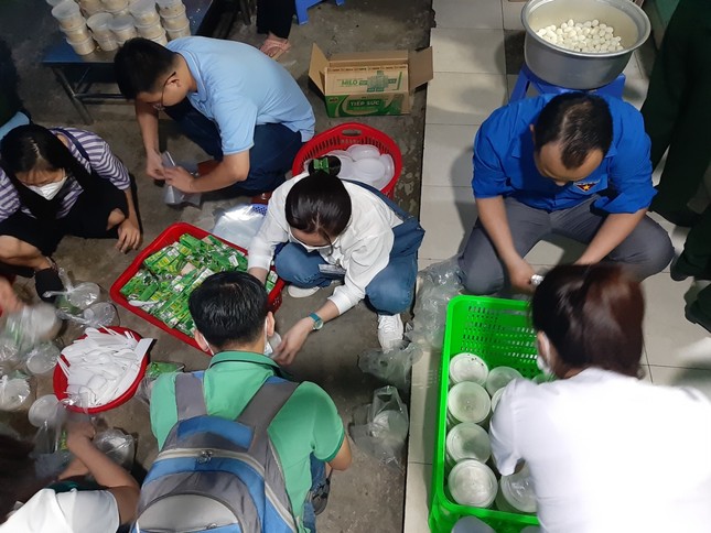 Những suất cháo nghĩa tình ảnh 4