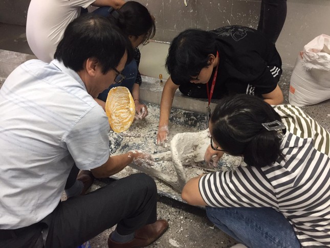 Ấn tượng với tác phẩm của sinh viên ngành Mỹ thuật về chủ đề bão lũ miền Trung ảnh 1