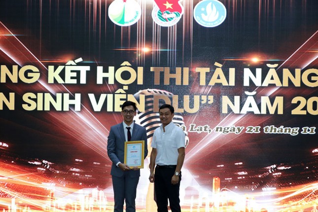 Sôi động sân chơi “Én sinh viên DLU” ảnh 1