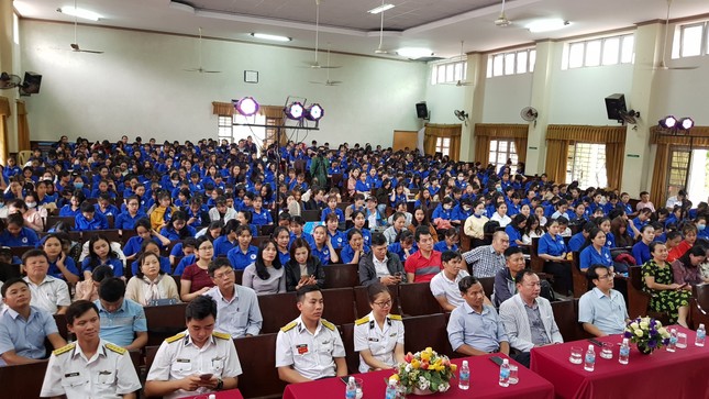 Đoàn trường CĐSP Trung ương Nha Trang tổ chức chuyên đề biển, đảo Việt Nam ảnh 1