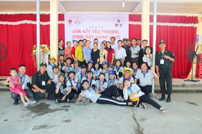 Tất bật tình nguyện mùa cuối năm ảnh 3