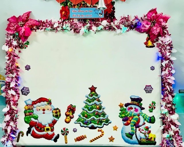 Theo chân ông già Noel mang niềm vui đến các em bệnh nhi ảnh 10
