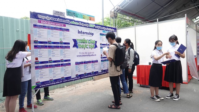 Sôi động “Ngày hội việc làm – Job Fair 2020“ ảnh 8