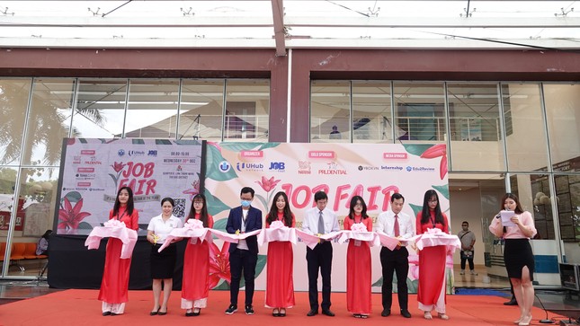 Sôi động “Ngày hội việc làm – Job Fair 2020“ ảnh 6