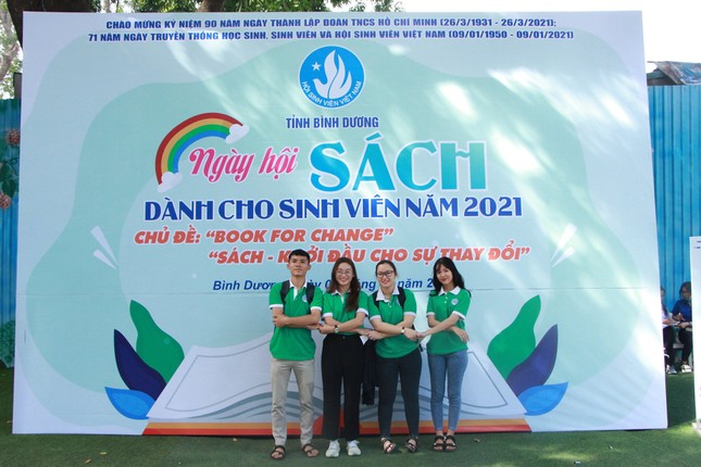 Bình Dương tổ chức nhiều hoạt động chào mừng 71 năm Ngày truyền thống Học sinh, sinh viên ảnh 2