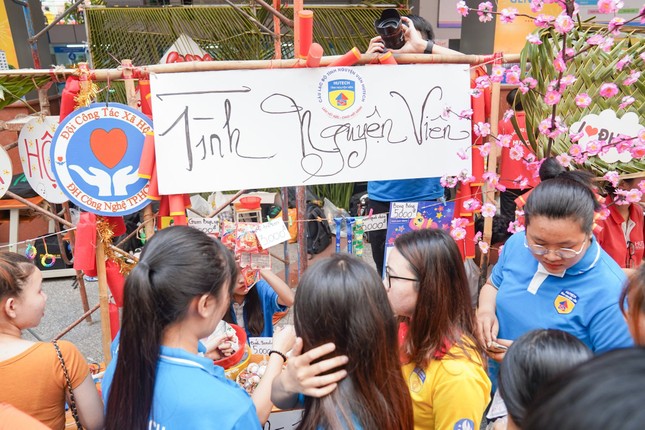 Sinh viên trường ĐH Công nghệ TP. HCM ra quân chiến dịch “Xuân tình nguyện” ảnh 13