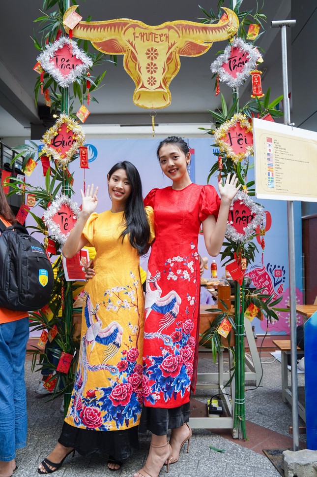 Sinh viên trường ĐH Công nghệ TP. HCM ra quân chiến dịch “Xuân tình nguyện” ảnh 12