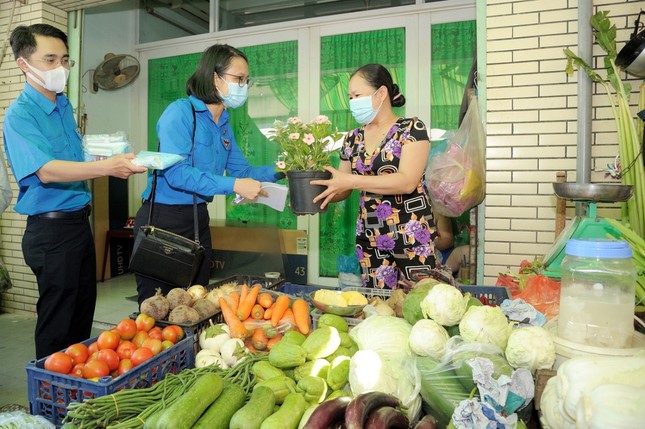 Thành Đoàn TP. HCM ra quân các hoạt động hưởng ứng Tháng Thanh niên ảnh 2